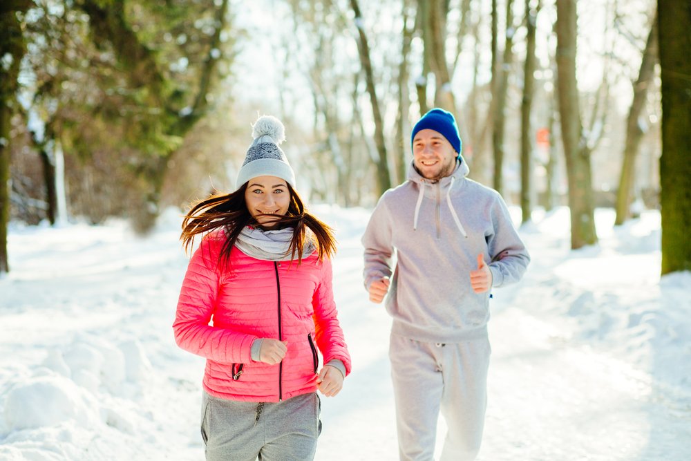 couple-excercise-winter-season